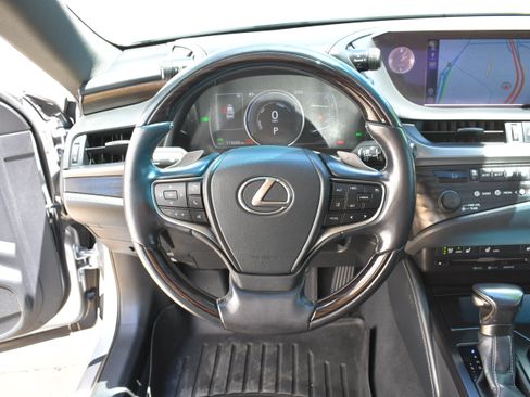 Used 2019 Lexus ES 300h w/ Premium Package FWD image 23