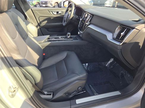 Used 2024 Volvo S60 B5 Core image 7