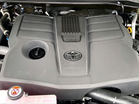 New 2026 Toyota Tundra Platinum AWD/4WD image 17