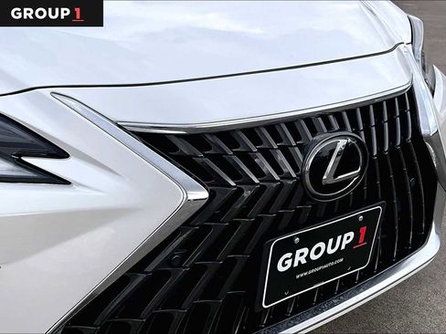 Used 2025 Lexus ES 300h w/ Premium Package image 26