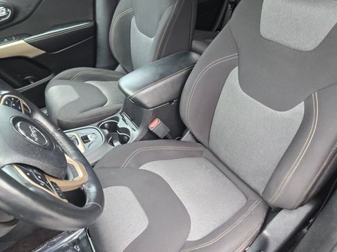 Used 2018 Jeep Cherokee Latitude w/ Cold Weather Group AWD/4WD image 21
