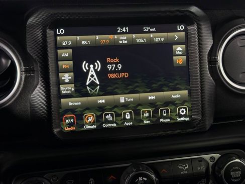 Used 2023 Jeep Wrangler Unlimited Sahara w/ Cold Weather Group image 17