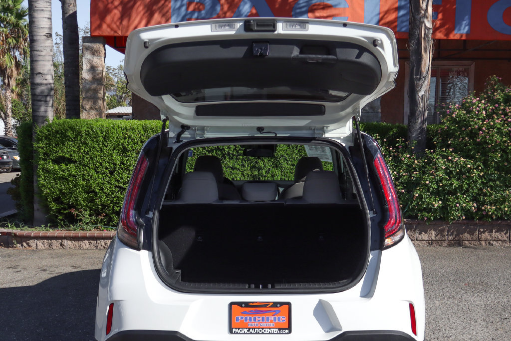 Used 2025 Kia Soul LX w/ LX Technology Package FWD image 8