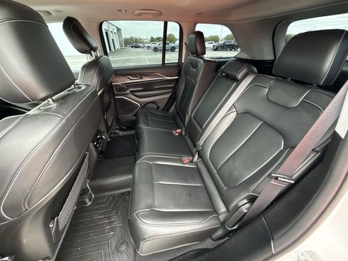 Used 2022 Jeep Grand Cherokee Limited image 25