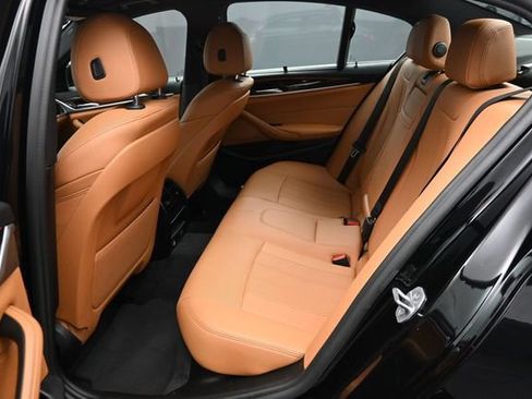 Used 2022 BMW 530i w/ M Sport Package RWD image 9