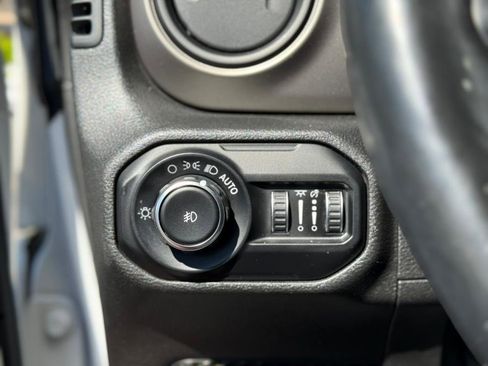 Used 2018 Jeep Wrangler Unlimited Sport S image 30