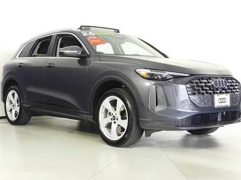 Used 2025 Audi Q5 Premium Plus w/ Premium Plus AWD/4WD image 4