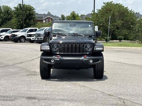 Used 2025 Jeep Wrangler Unlimited Rubicon AWD/4WD image 2