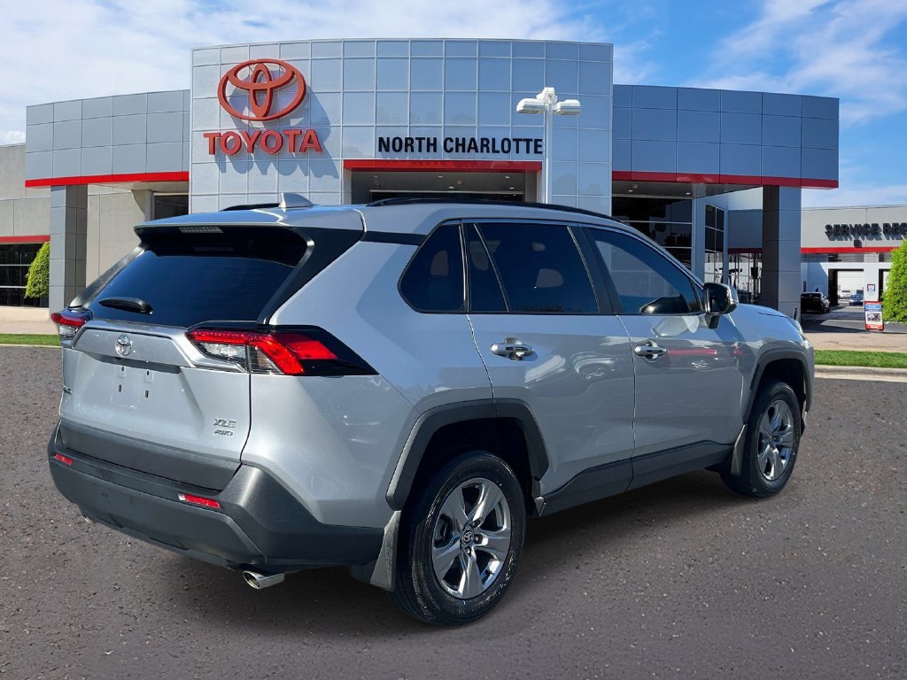 Used 2025 Toyota RAV4 XLE AWD/4WD image 8