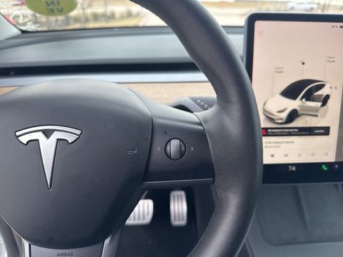 Used 2023 Tesla Model Y Performance image 7