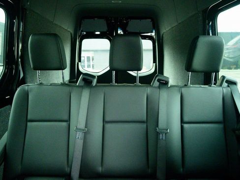 Used 2024 Mercedes-Benz Sprinter 2500 image 19