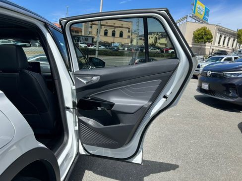 Used 2023 Volkswagen ID.4 Pro S Plus RWD image 37