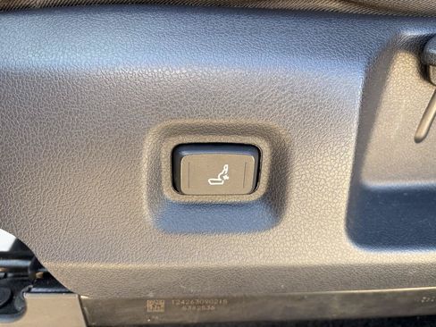 Used 2024 Toyota Tacoma SR5 AWD/4WD image 17