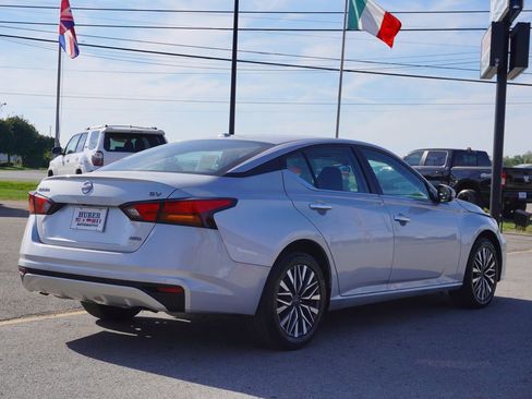 Used 2023 Nissan Altima 2.5 SV image 7