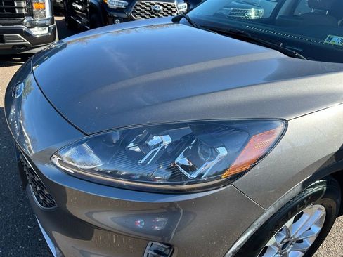 Certified 2022 Ford Escape SE image 32