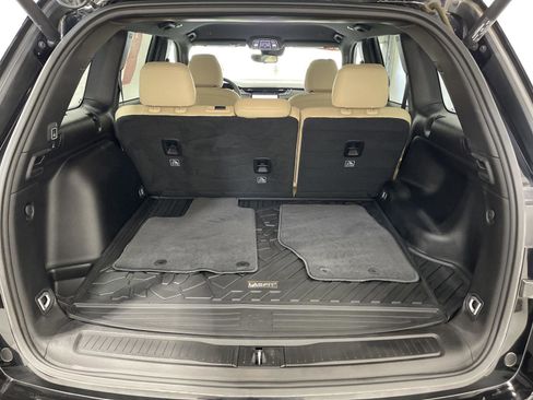 Used 2023 Jeep Grand Cherokee Limited w/ Black Appearance Package image 13