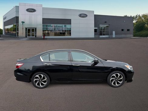 Used 2016 Honda Accord EX image 9