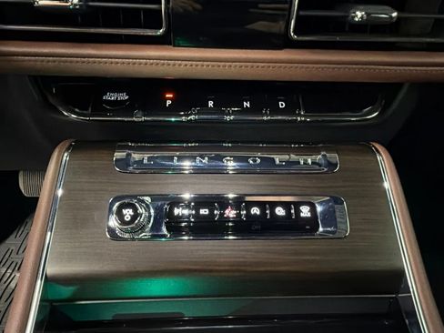 Certified 2025 Lincoln Aviator Reserve w/ Jet Appearance Package AWD/4WD image 14