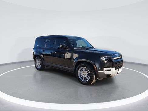 Used 2025 Land Rover Defender 110 S image 2