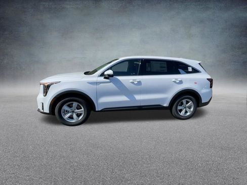 Used 2025 Kia Sorento LX image 11