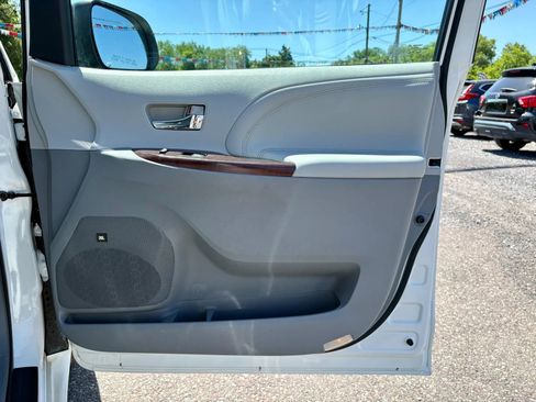 Used 2013 Toyota Sienna Limited w/ Premium Pkg FWD image 15