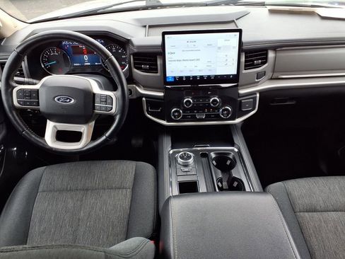 Used 2022 Ford Expedition XLT image 12