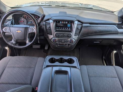 Used 2018 Chevrolet Suburban LS RWD image 4