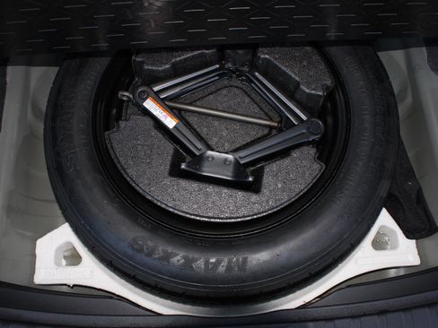 Used 2023 Toyota RAV4 LE image 9