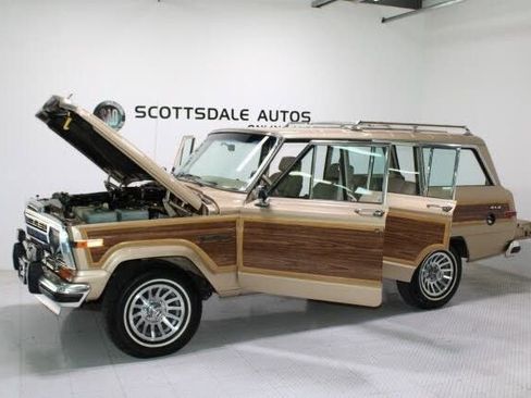 Used 1989 Jeep Grand Wagoneer image 16