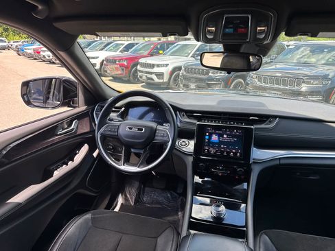 Used 2022 Jeep Grand Cherokee Altitude AWD/4WD image 30
