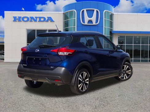 Used 2019 Nissan Kicks SV FWD image 3