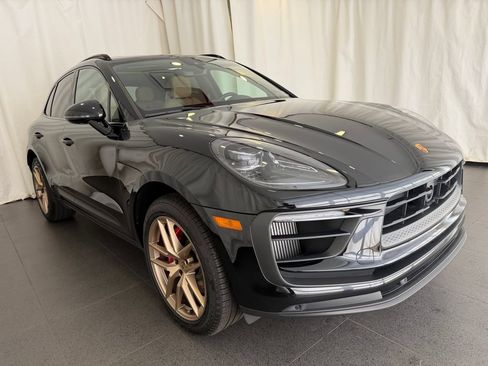 Certified 2024 Porsche Macan S AWD/4WD image 7