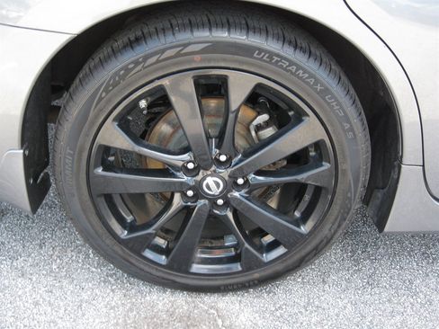Used 2017 Nissan Altima 2.5 SR w/ Midnight Edition Package FWD image 10