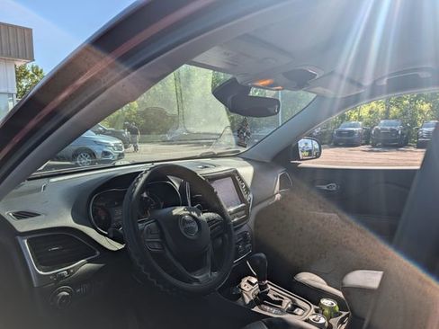 Used 2020 Jeep Cherokee Limited AWD/4WD image 4