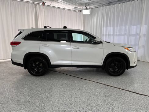 Used 2019 Toyota Highlander Plus AWD/4WD image 12