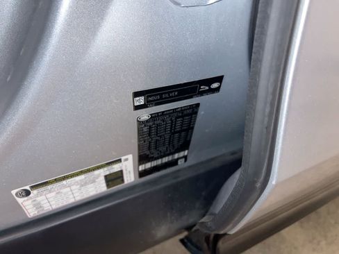 Used 2020 Land Rover Discovery HSE image 29