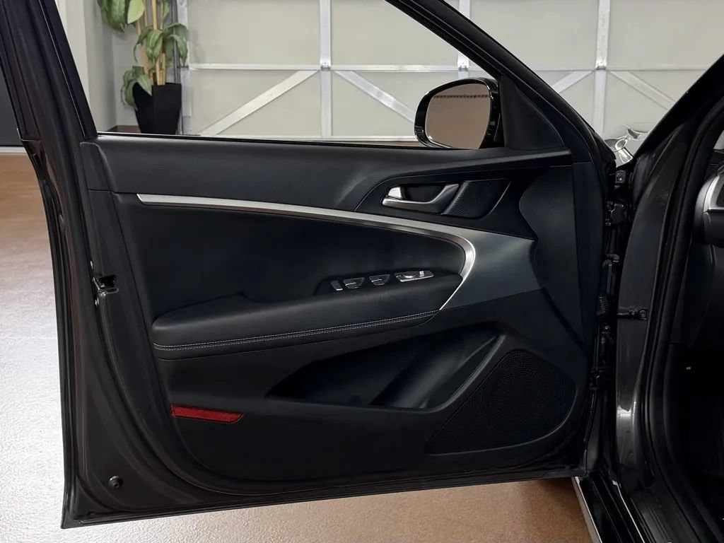 Used 2021 Genesis G70 2.0T AWD/4WD image 15