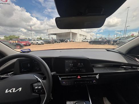 Used 2026 Kia Niro LX FWD image 32