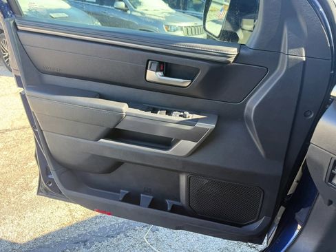 Used 2022 Toyota Tundra SR5 w/ SR5 Convenience Package image 21