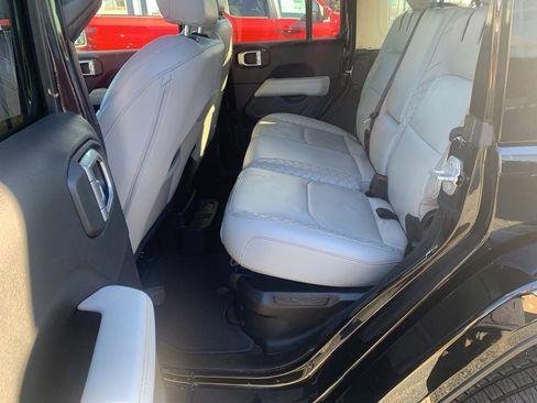 Used 2022 Jeep Wrangler Unlimited Sahara image 23