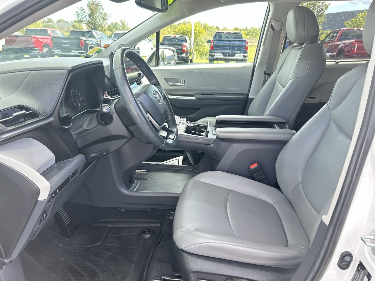 Used 2022 Toyota Sienna XLE w/ XLE Plus Package AWD/4WD image 21