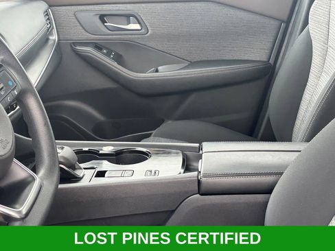 Used 2023 Nissan Rogue SV image 9