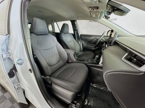 Used 2024 Toyota Corolla Cross LE image 28