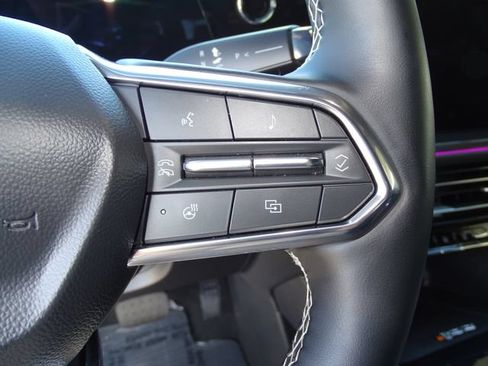Used 2025 Chevrolet Traverse High Country AWD/4WD image 18