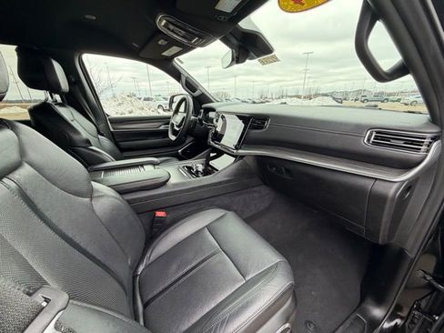 Used 2024 Jeep Wagoneer L Series II image 24