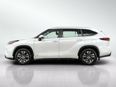 Certified 2026 Toyota Highlander XLE AWD/4WD image 2