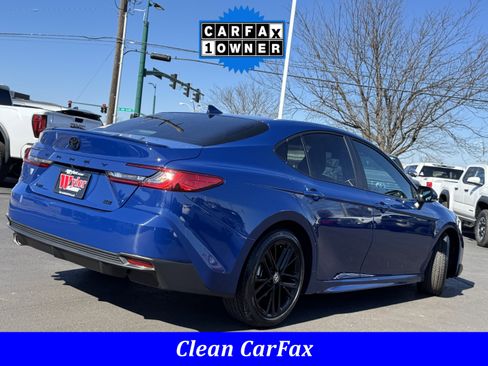 Used 2025 Toyota Camry SE w/ Convenience Package image 3