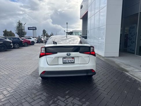 Used 2019 Toyota Prius L Eco image 3