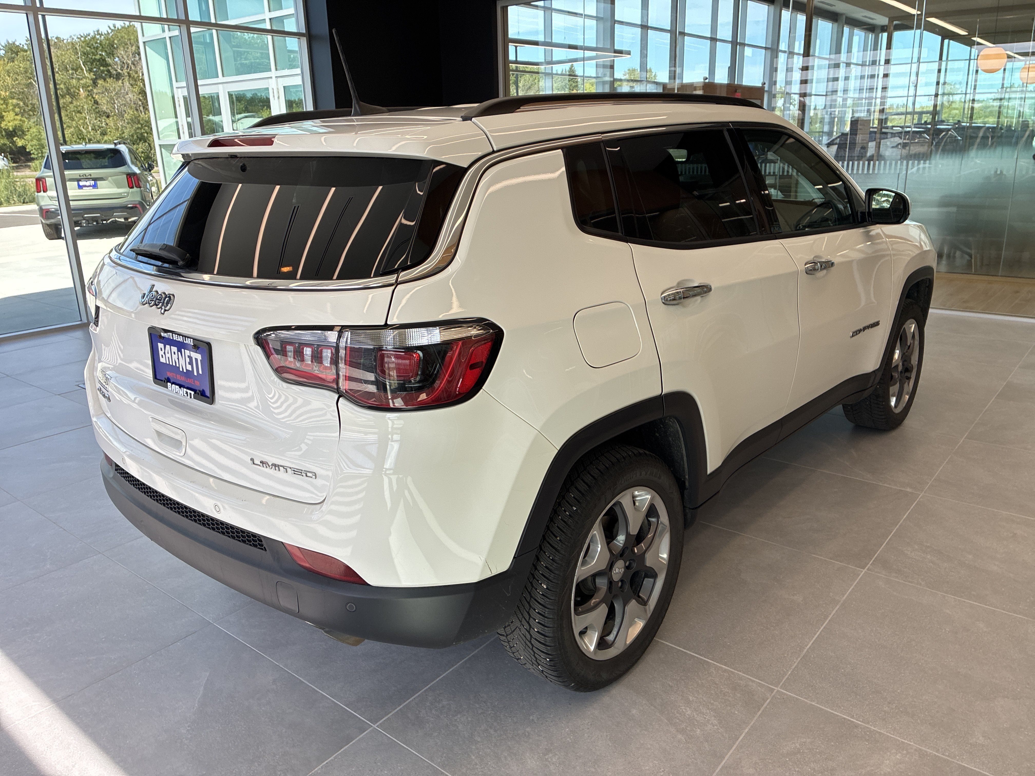 Used 2019 Jeep Compass Limited w/ Safety & Security Group AWD/4WD image 4