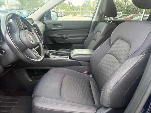 Used 2024 Nissan Pathfinder SV FWD image 9